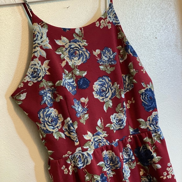 Dresses & Skirts - Stunning Floral Dress. Large.